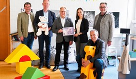 von li: Stephan Prändl, Stefan Richter, Frank Richter, Buket Altan, Walter Binder, vorne: Ellio Schneider