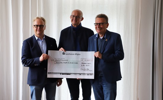 Frank Richter, Vorsitzender Rotary Hilfswerk Kempten, Dr. Johannes Huber, Dr. Franz-Rasso Böck, Präsident RC Kempten  